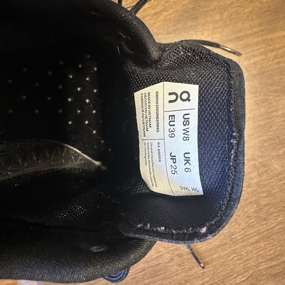 On Running Gray and Black Athletic Sneakers 8 - Picture 9 of 9